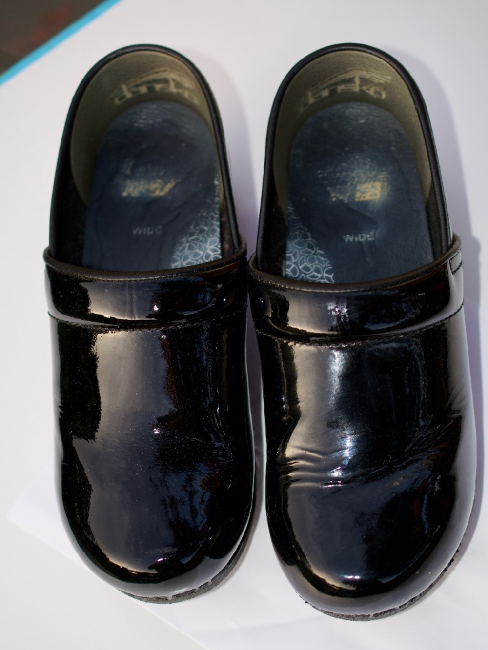Dansko XP 20 Black Patent Leather Clogs Size 39 Wide Width Good Condition